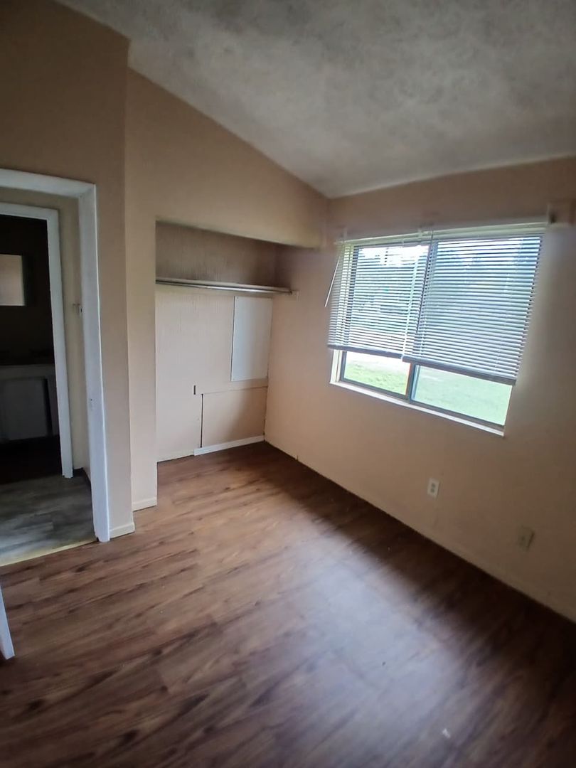 Akron Apartment: Thurston St