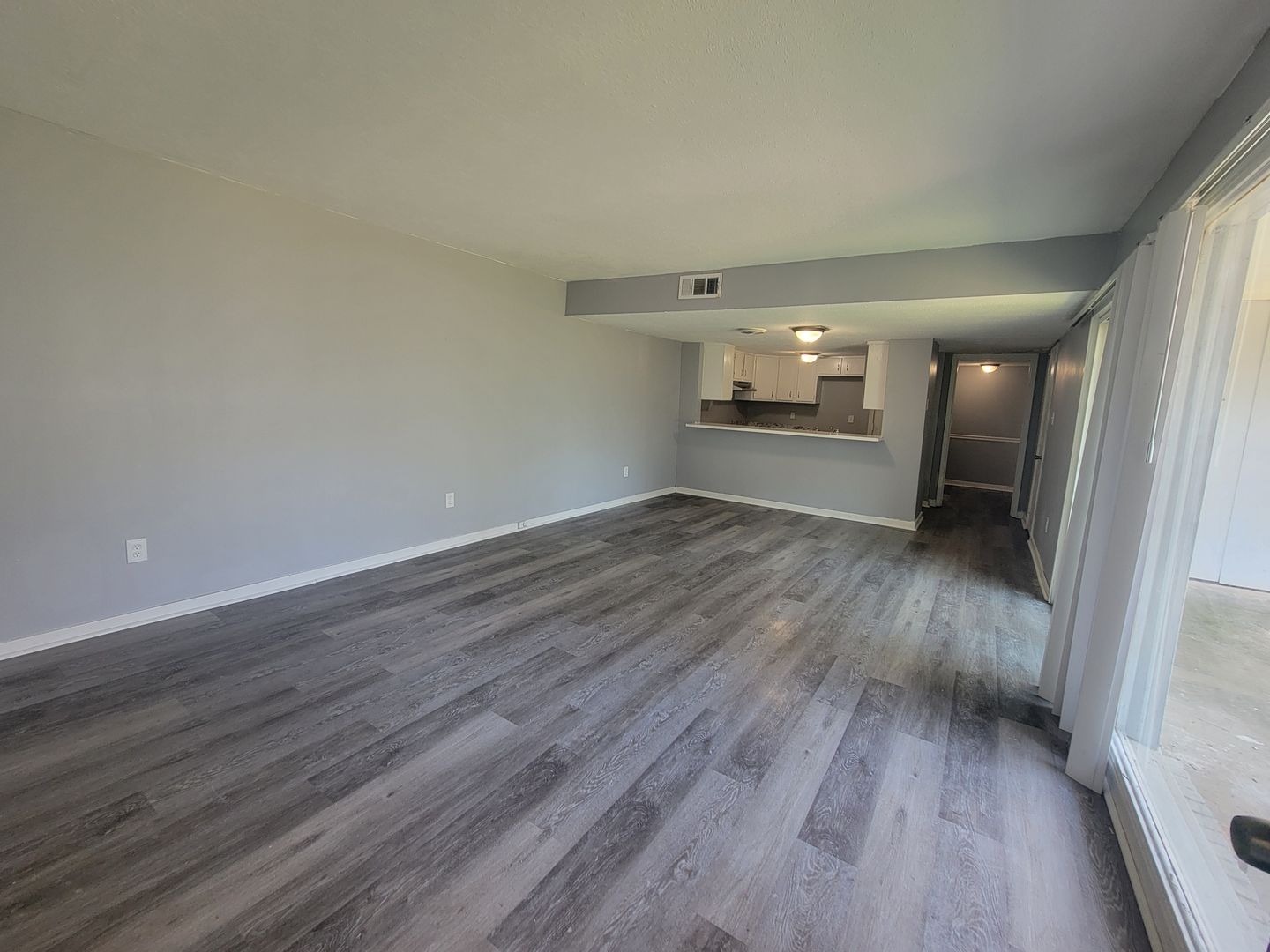 Mississippi Apartment: 225 West McDowell Rd