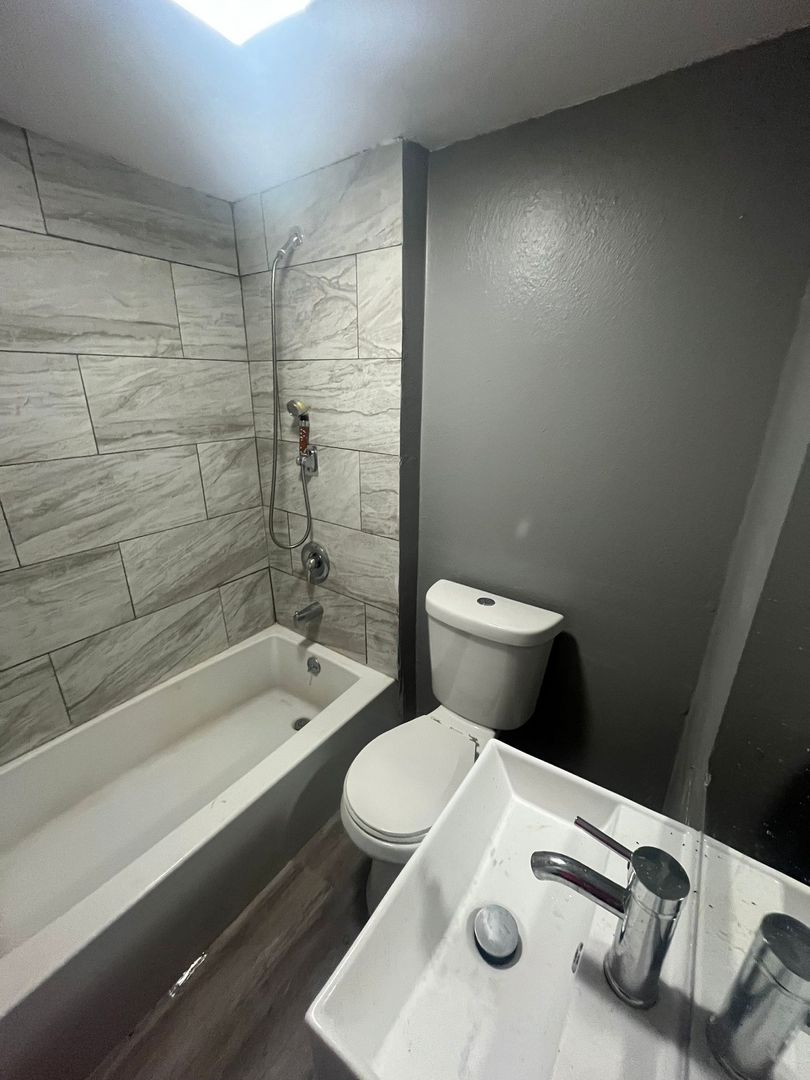 Toledo Apartment: 111 South Summit Street