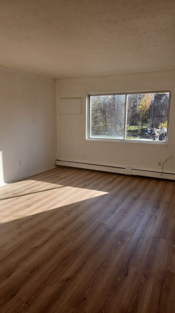 Cleveland Apartment: 3265 East 143rd Street