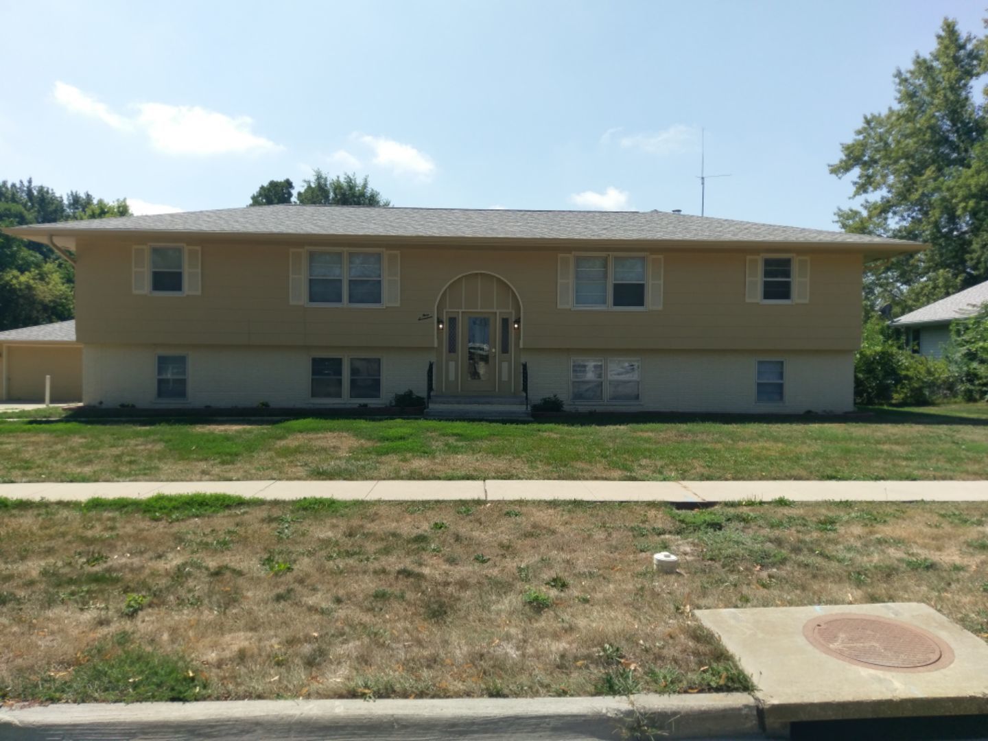 Indianola Apartment: 917 E. Iowa Ave