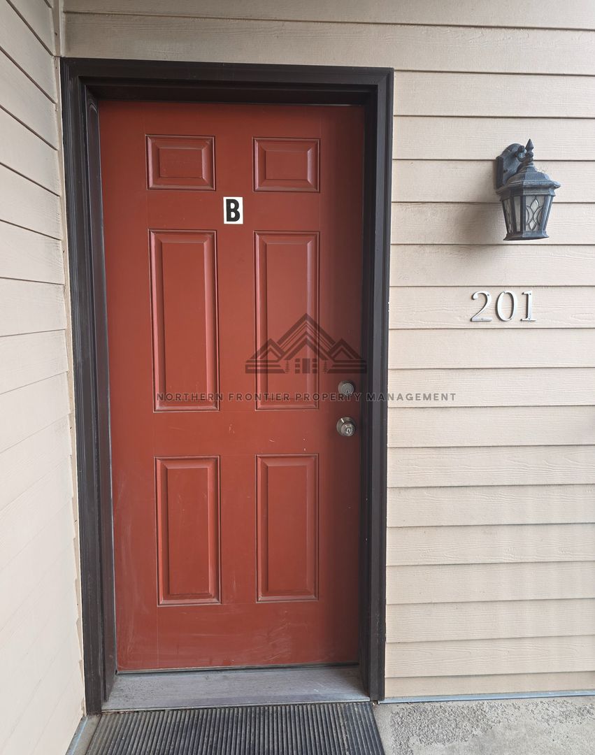 College Place Apartment: 1410 S College Ave