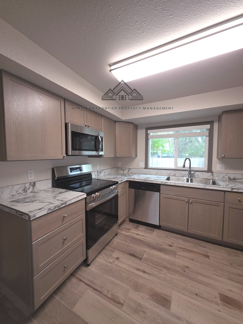 College Place Apartment: 418 SW 4th Street