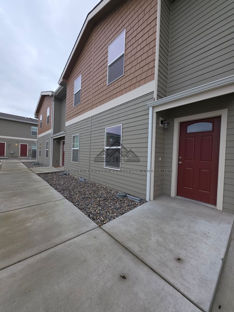 College Place Apartment: 135 SW Silverstar Lane