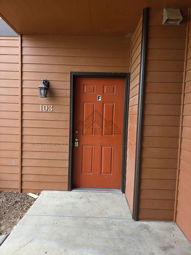 College Place Apartment: 1410 S College Ave