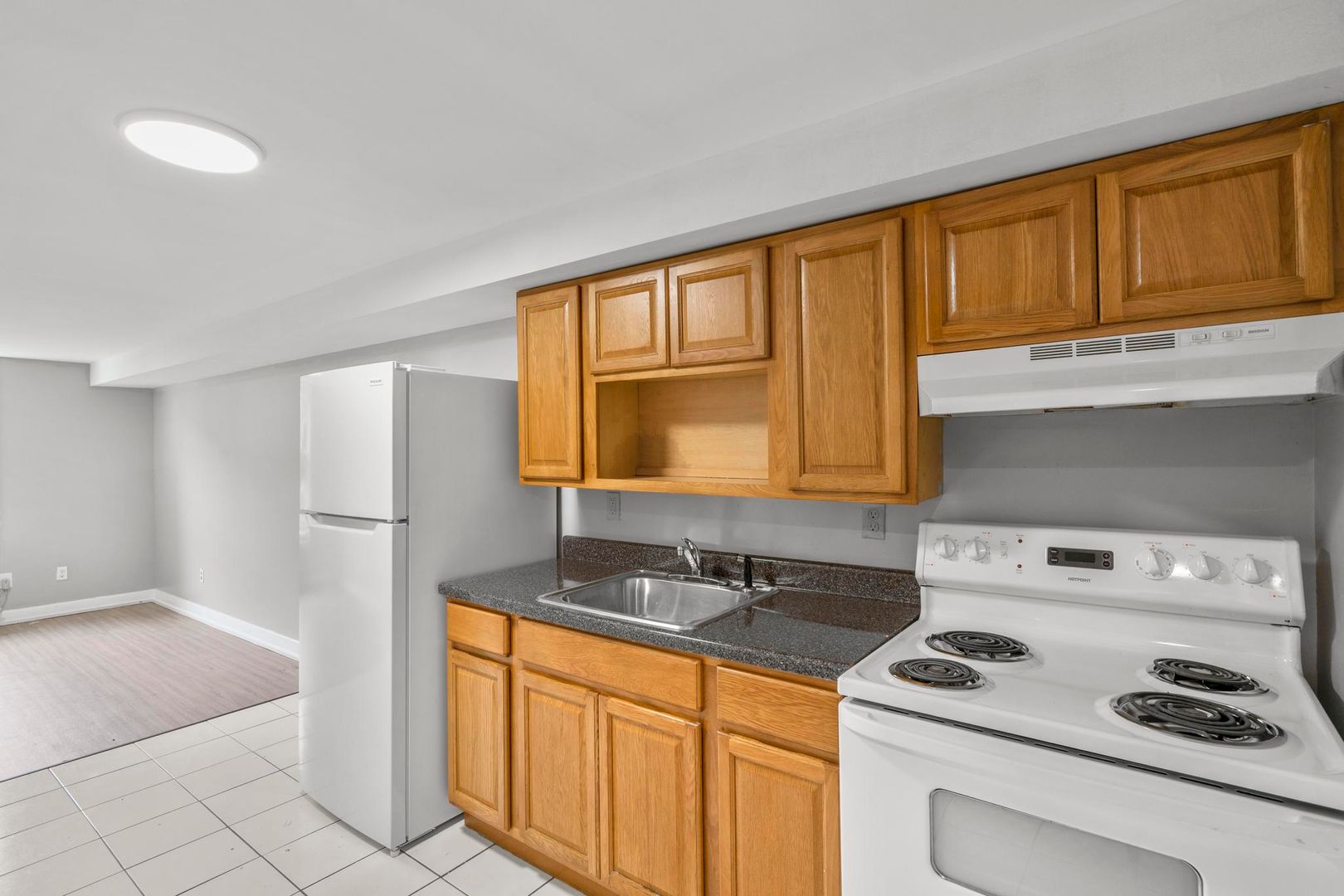 Hamden Apartment: 5 Manila Ave