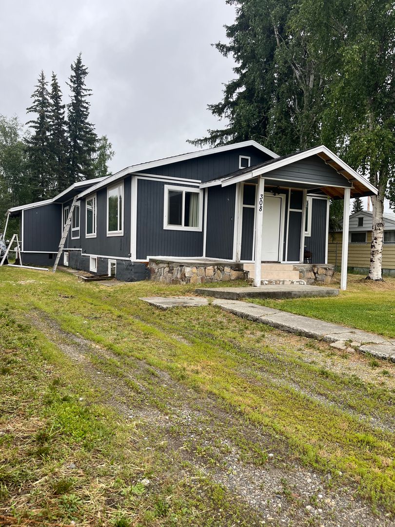 Fairbanks House: 308 Haines Ave