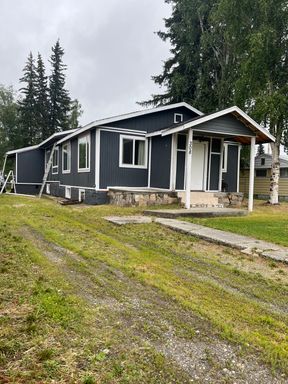 Large 4 bedroom home in Hamilton Acres - Mother in Law included – photo 1