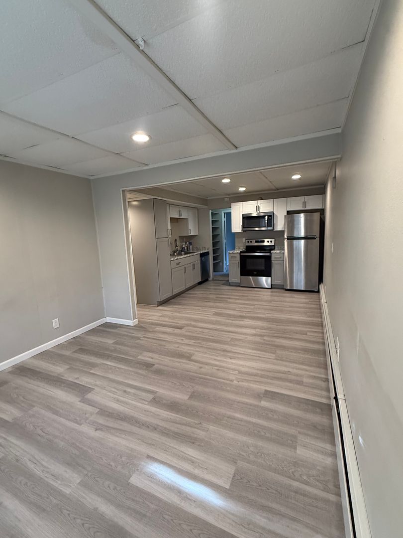 North Pole Apartment: 253 E 8th Avenue
