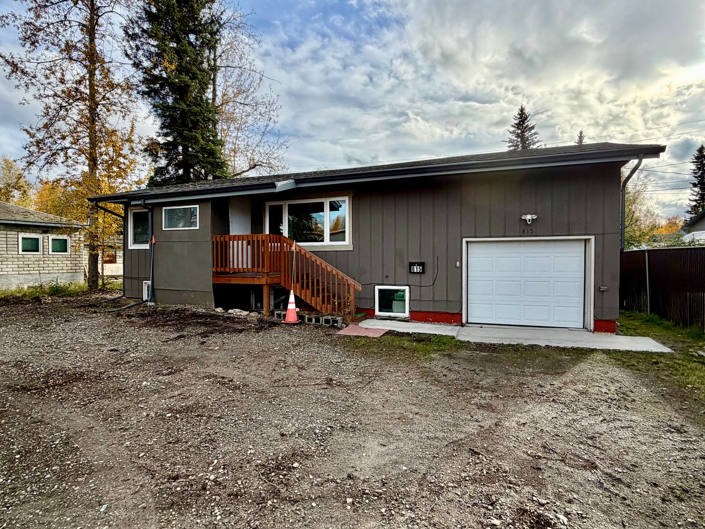 Fairbanks Apartment: 815 College Road