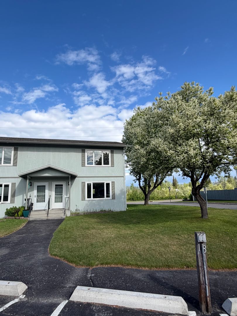 Fairbanks Townhome: 1701 2nd Ave