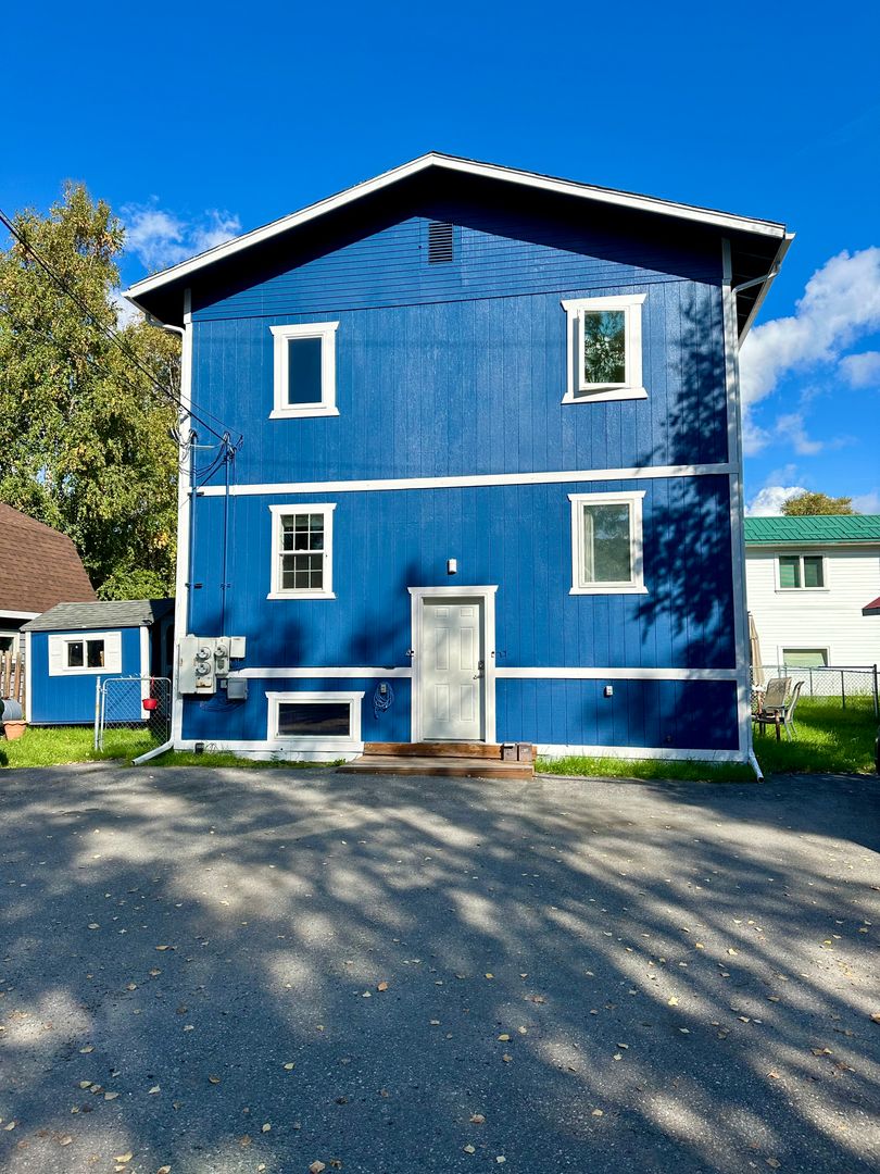 Fairbanks Apartment: 910 4th Avenue