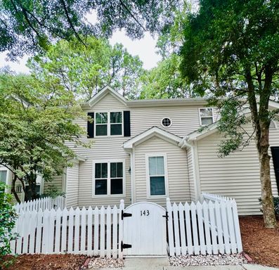 MOVE IN SPECIAL-FOREST COVE TOWNHOME-$300 OFF FIRST MONTH’s RENT - 2 Bedroom/2.5 Bath Townhome close to UNCW, Wrightsville Beach and Mayfaire! – photo 1
