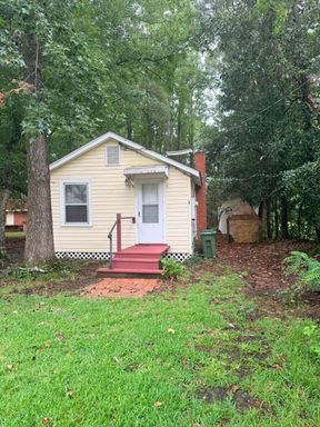 WILMINGTON/SEAGATE- Charming one bedroom bungalow close to UNCW and Wrightsville Beach! – photo 1