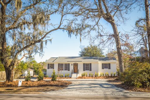 Location, Location! MYRTLE GROVE ROAD - Private boat ramp in neighborhood! – photo 1
