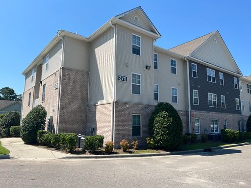 3 Bedroom Condo - Great location - near UNCW, Randall Parkway, MLK Parkway - everything! – photo 1