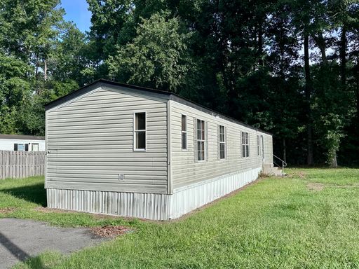 LELAND - 2 Bedroom/2 Bathroom Mobile Home - Located just off I-40 bypass – photo 1