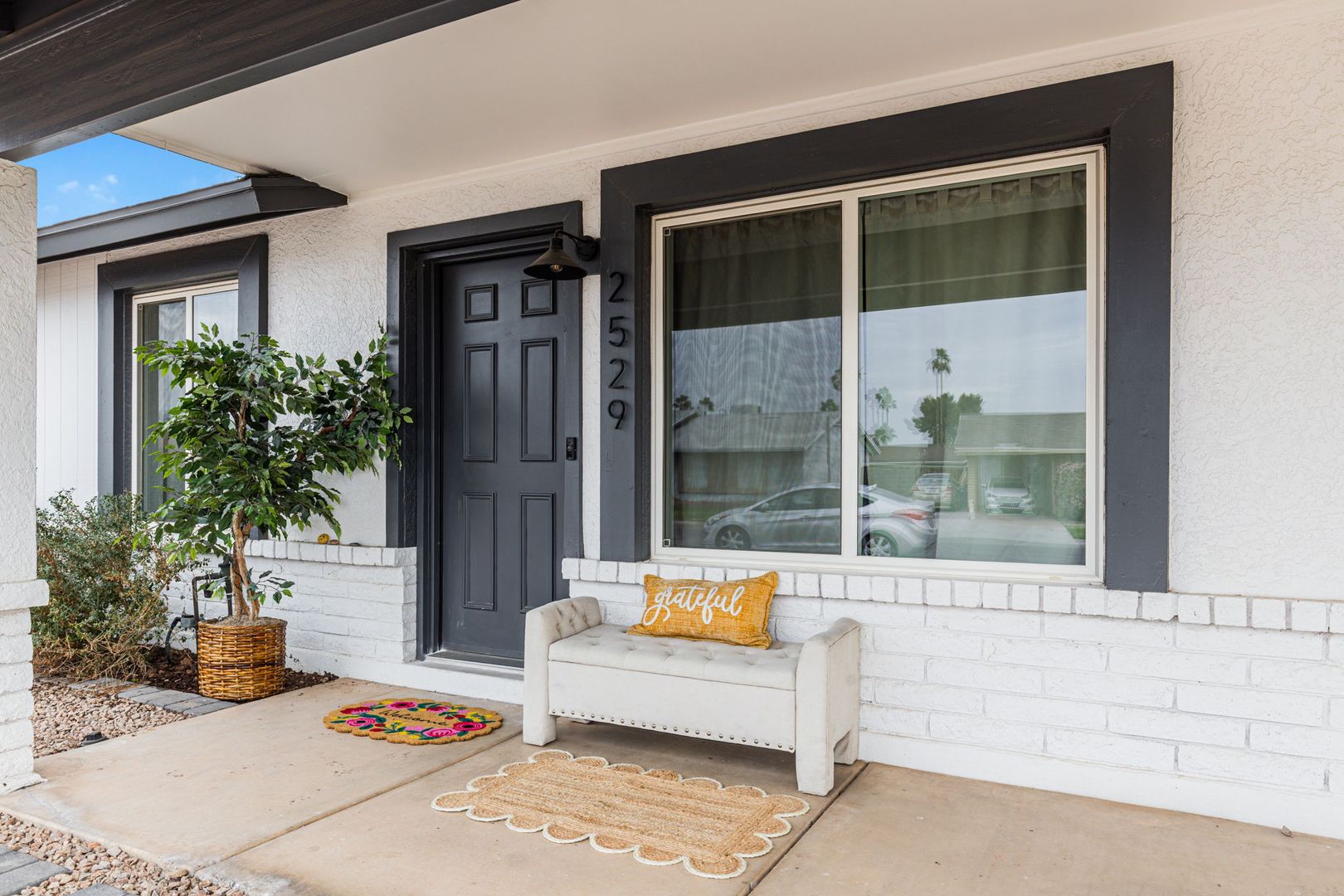 Chandler House: 2529 E Commonwealth Cir