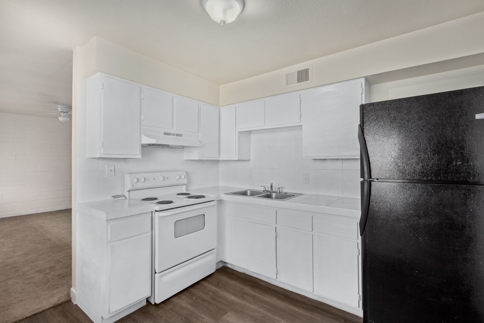 Phoenix Apartment: 3413 E Earll Dr.