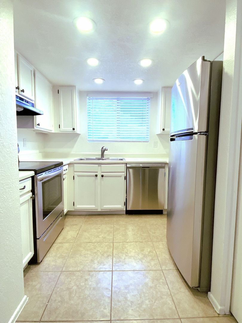 Phoenix Apartment: 3027 E Grandview Rd
