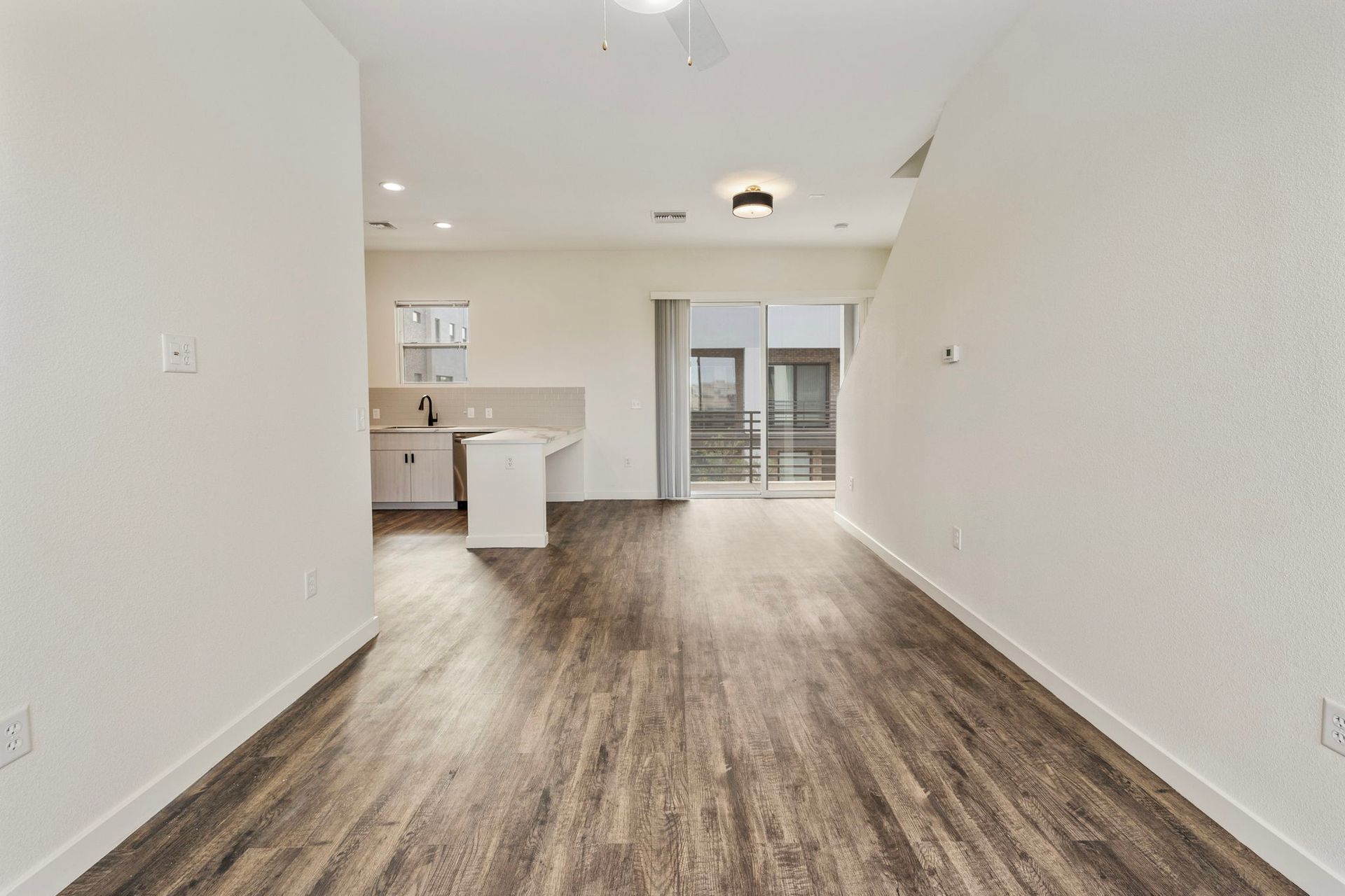 406 W 7th St 5 of 12