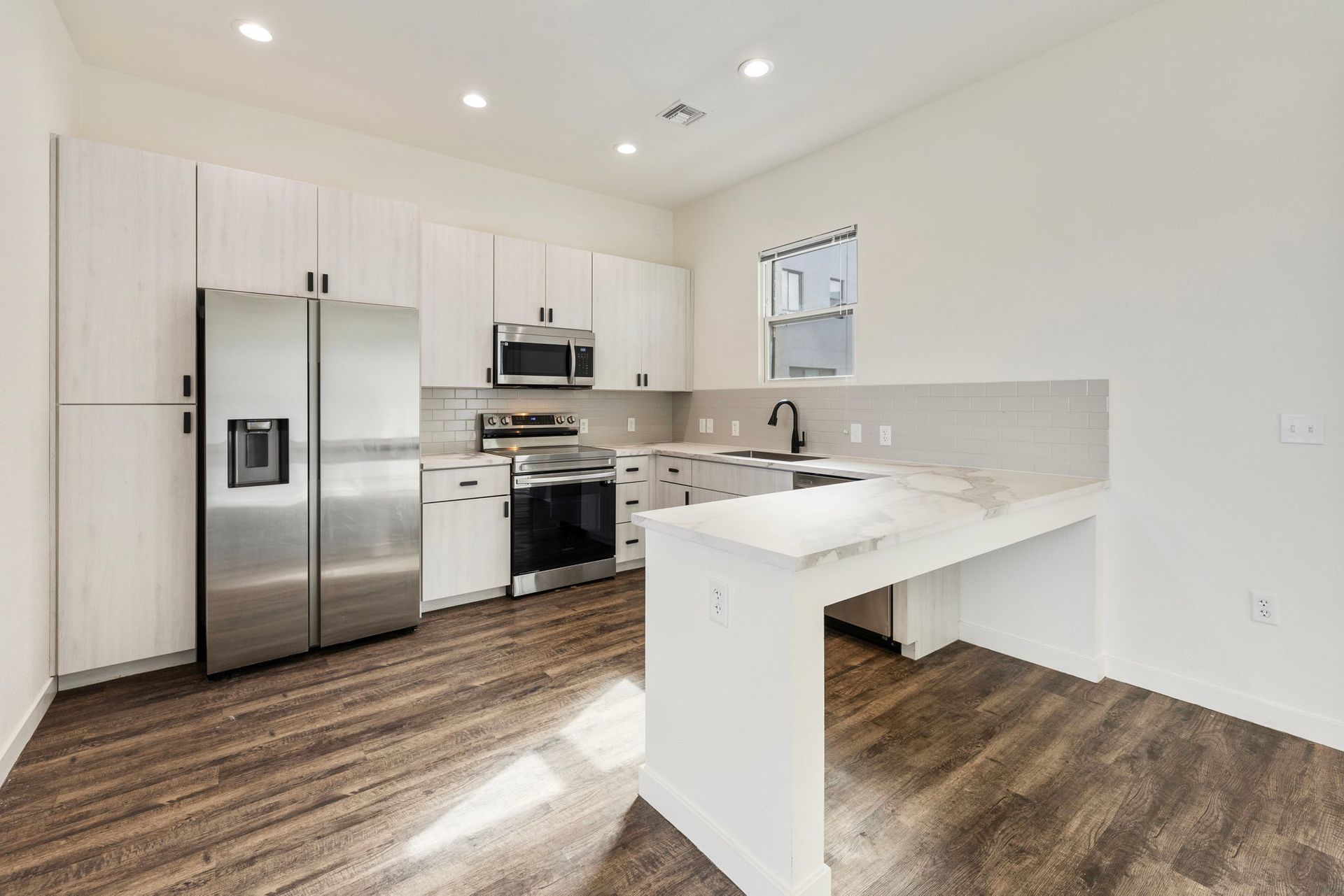 406 W 7th St 7 of 12