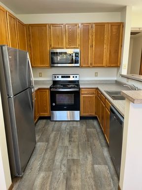 Hollow Creek - Fireplace, Patio – photo 1