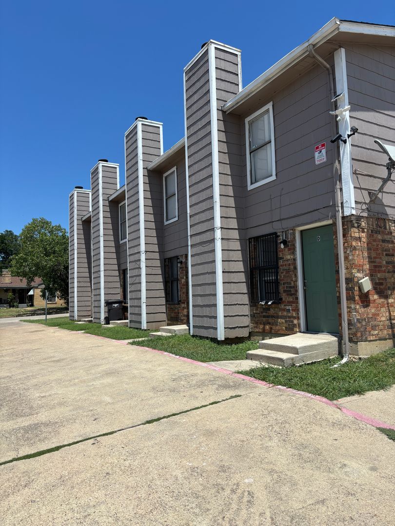 Fort Worth Townhome: 3200 McLean St. - D