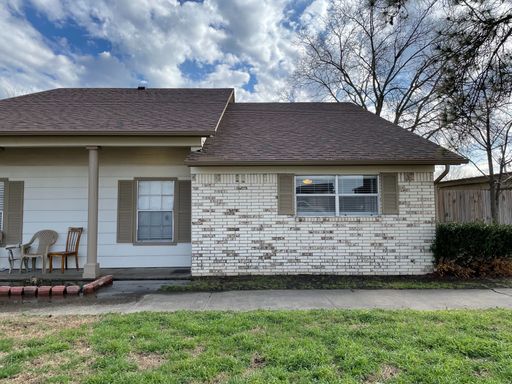 Charming 1-Bedroom Quad in Fort Worth – 800 Sq. Ft.
