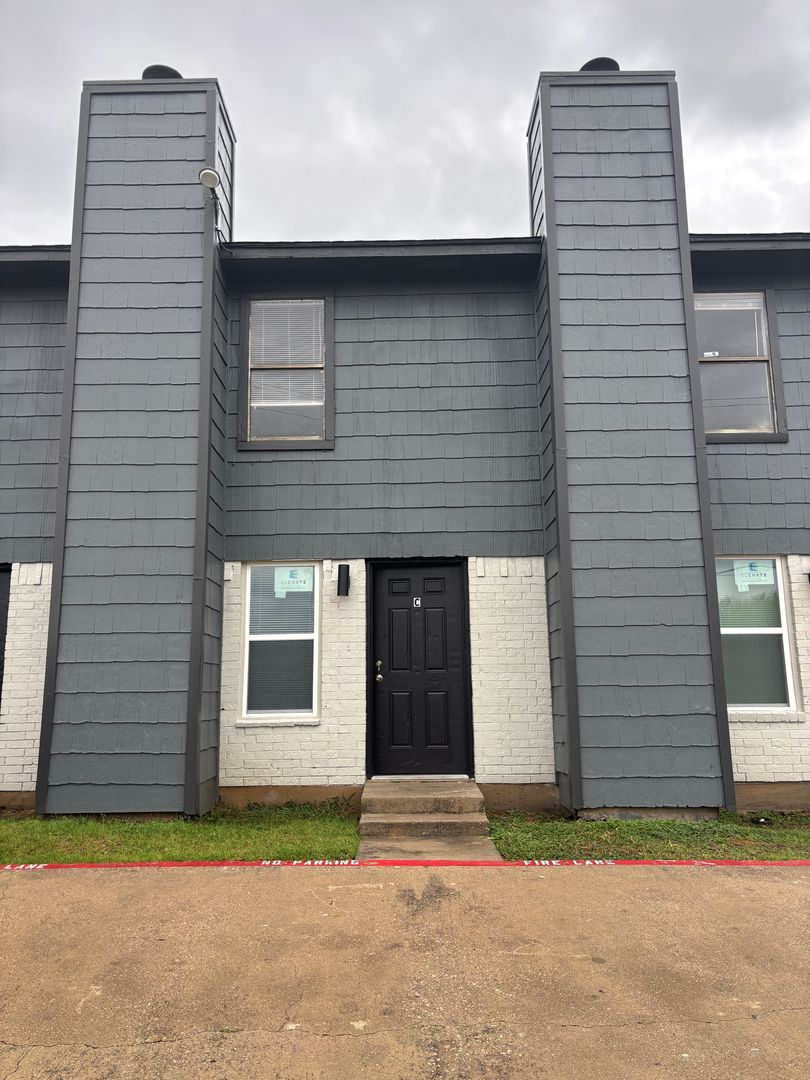 Fort Worth Townhome: 3200 McLean St. - B