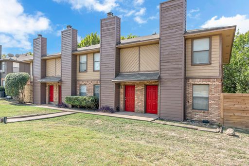 2 bed 1.5 Townhouse-Benbrook