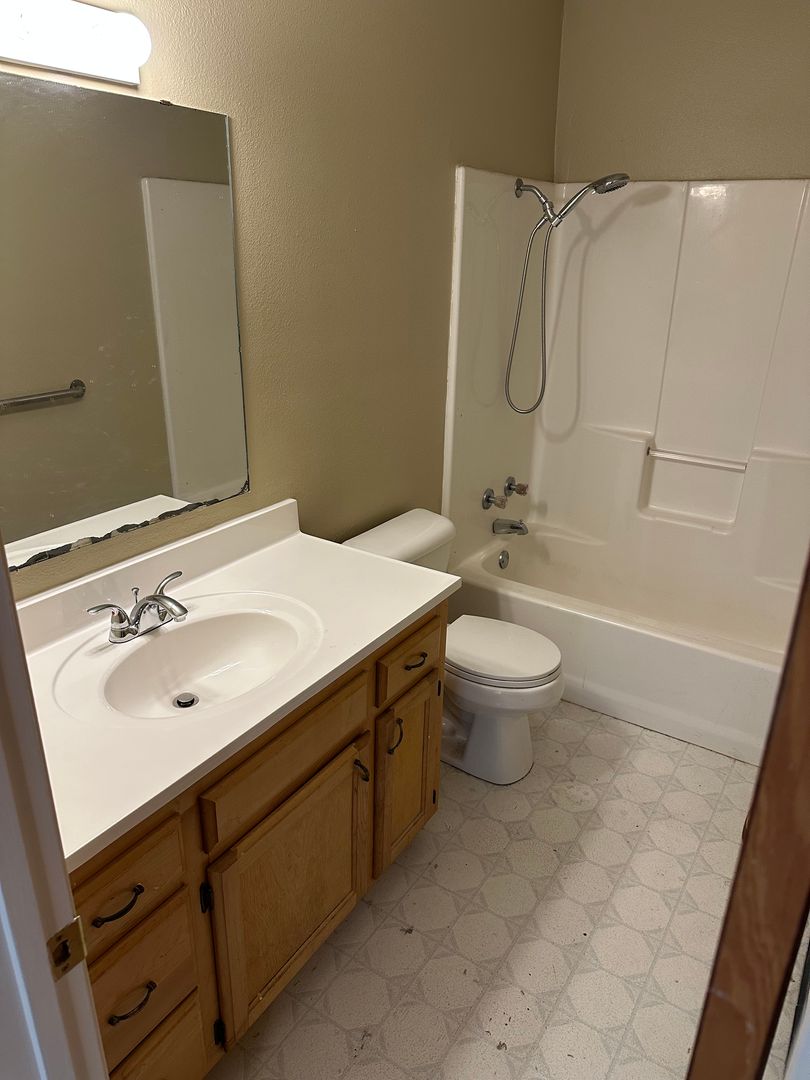 Mount Pleasant Apartment: 911 W. 16th Apt.