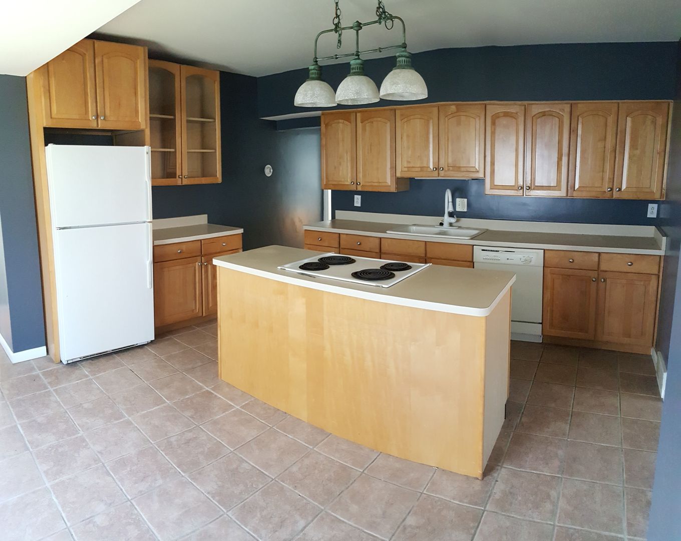 Royal Oak House: 119 N Center St