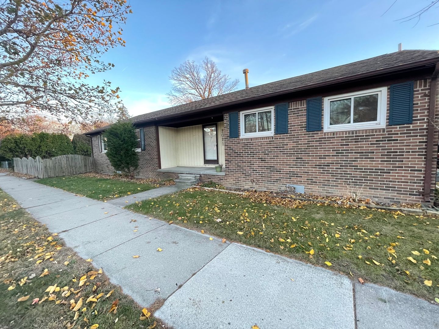 Royal Oak House: 2021 W Twelve Mile Rd