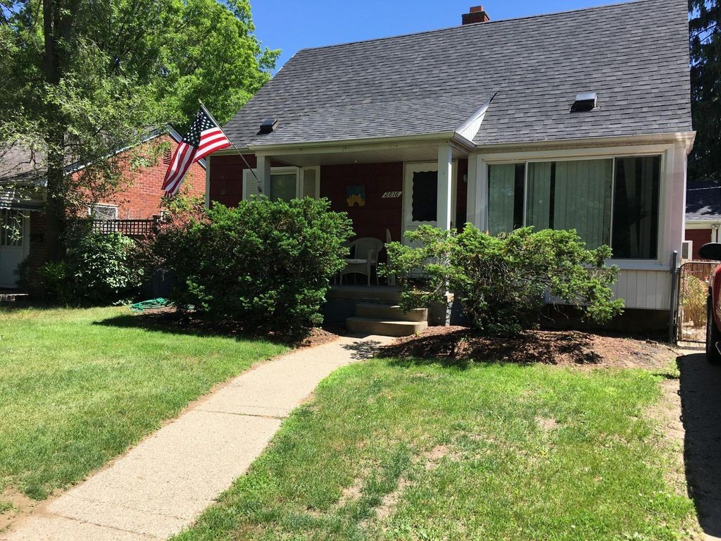 Royal Oak House: 2816 N Main St