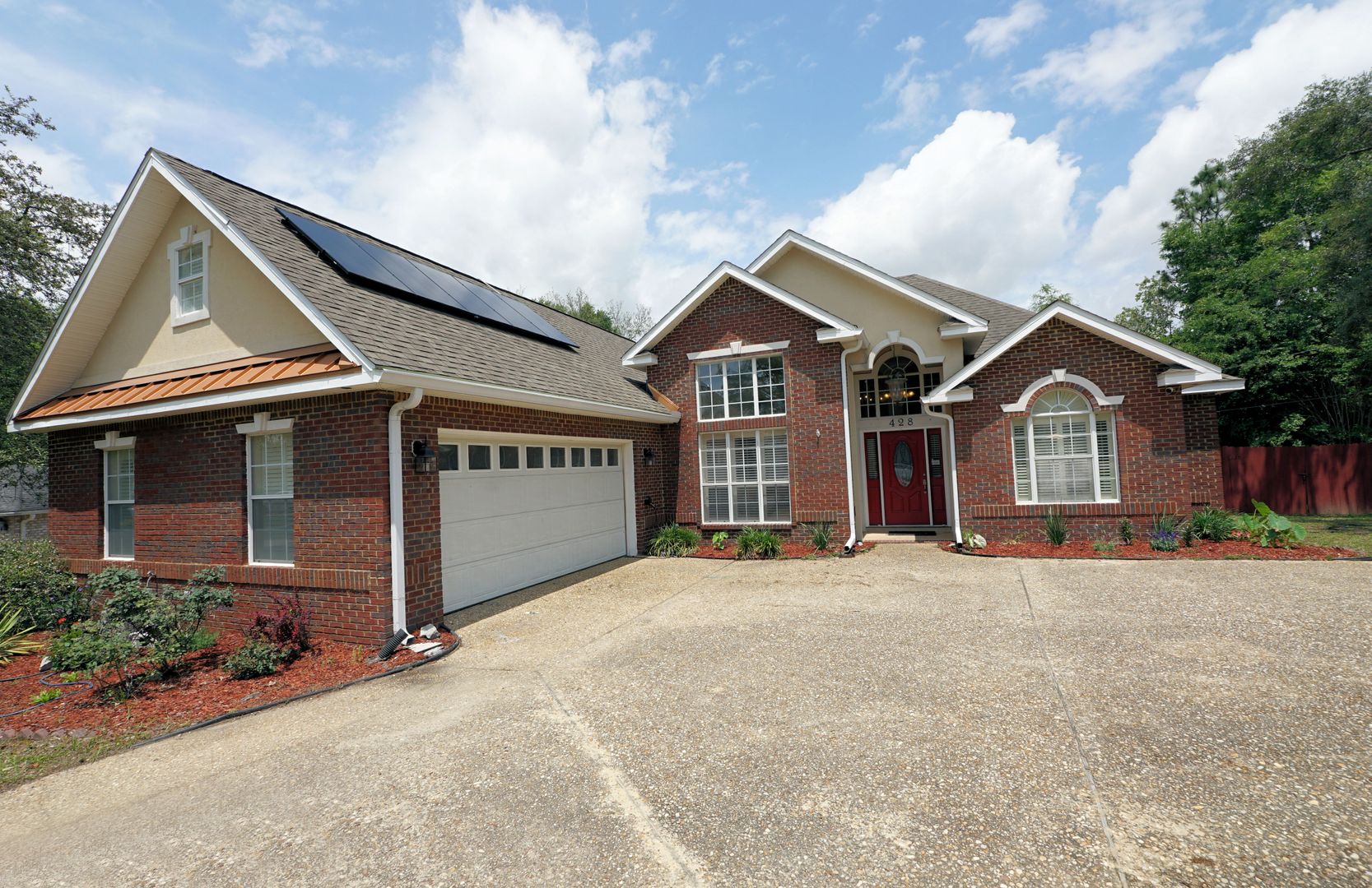 Crestview House: 428 Riverchase Dr