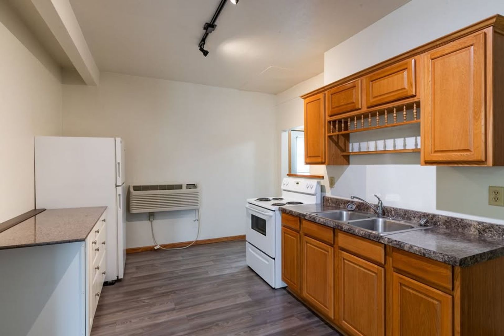 La Crosse Apartment: 902 Avon St