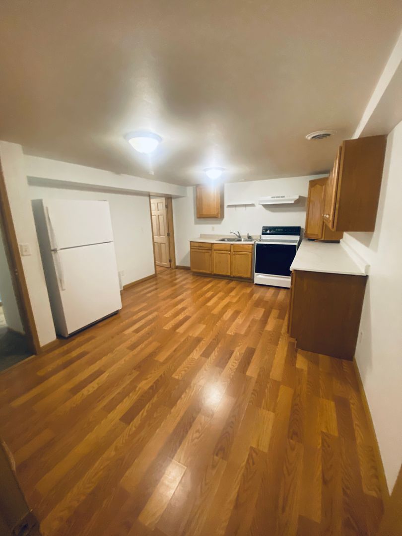 La Crosse Apartment: 1938-1940 State Rd