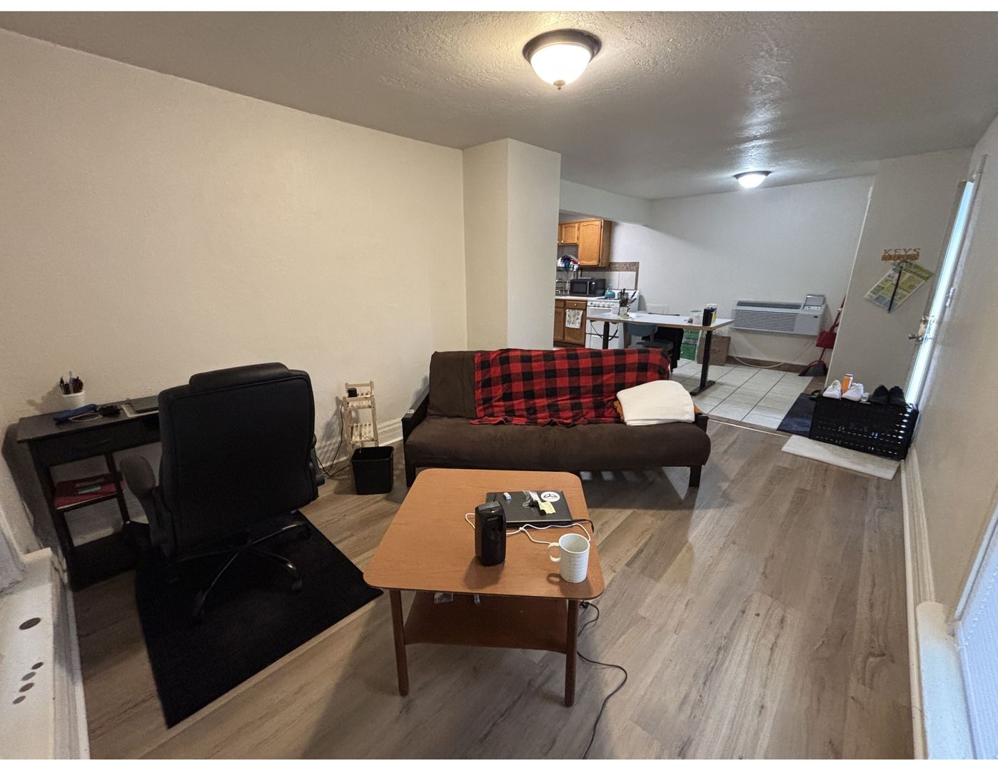 La Crosse Apartment: 927-927 1/2 Avon St