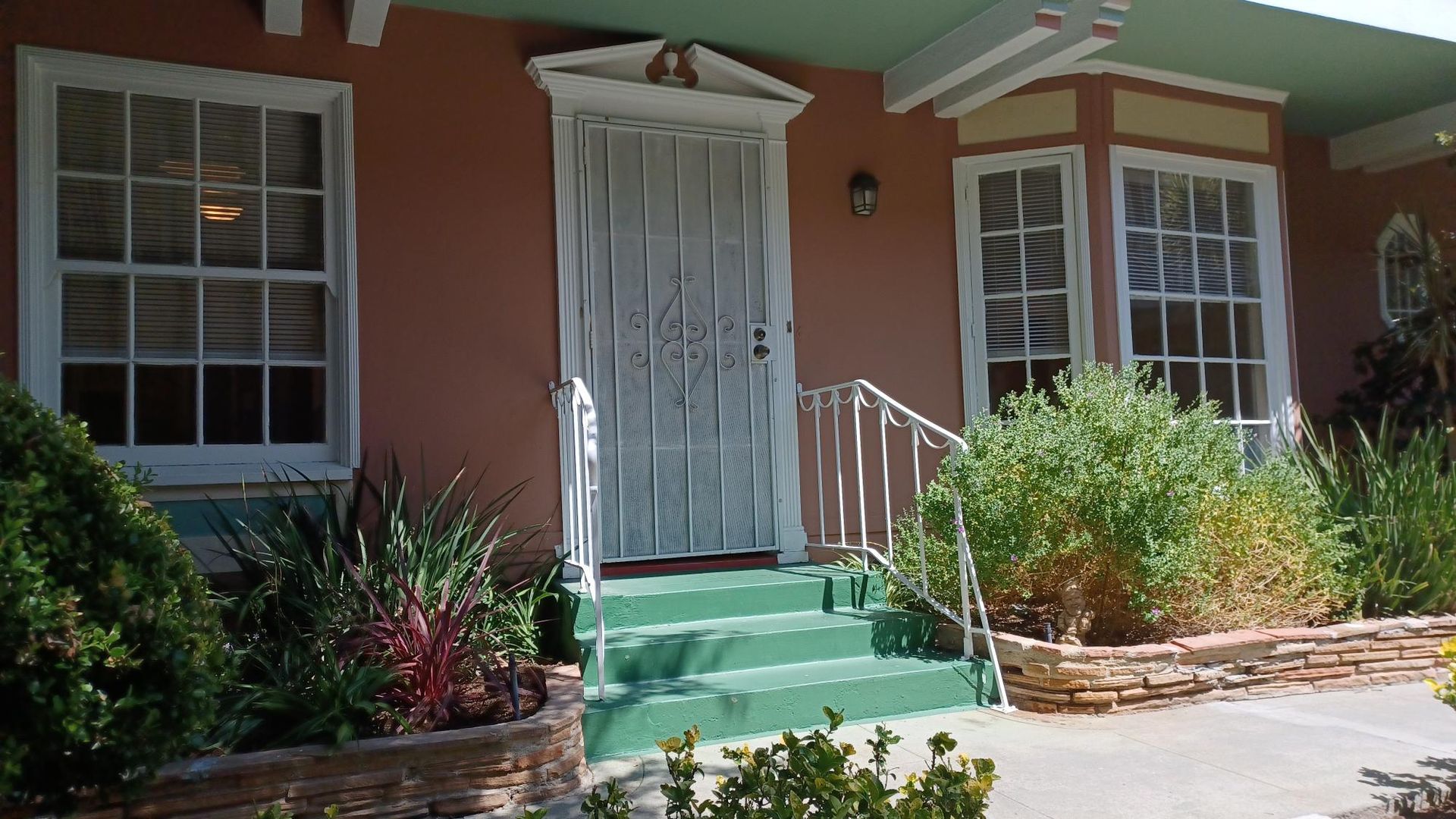 Los Angeles Apartment: 1749 N. Sycamore Avenue