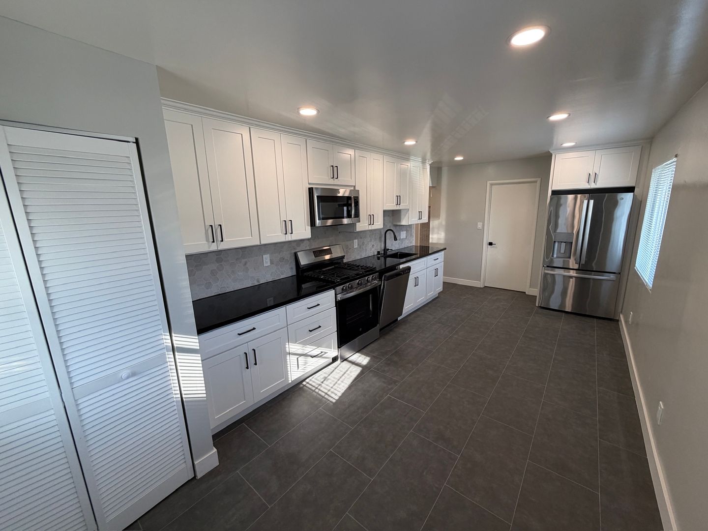 SAN LORENZO Apartment: 969-979 ELGIN STREET