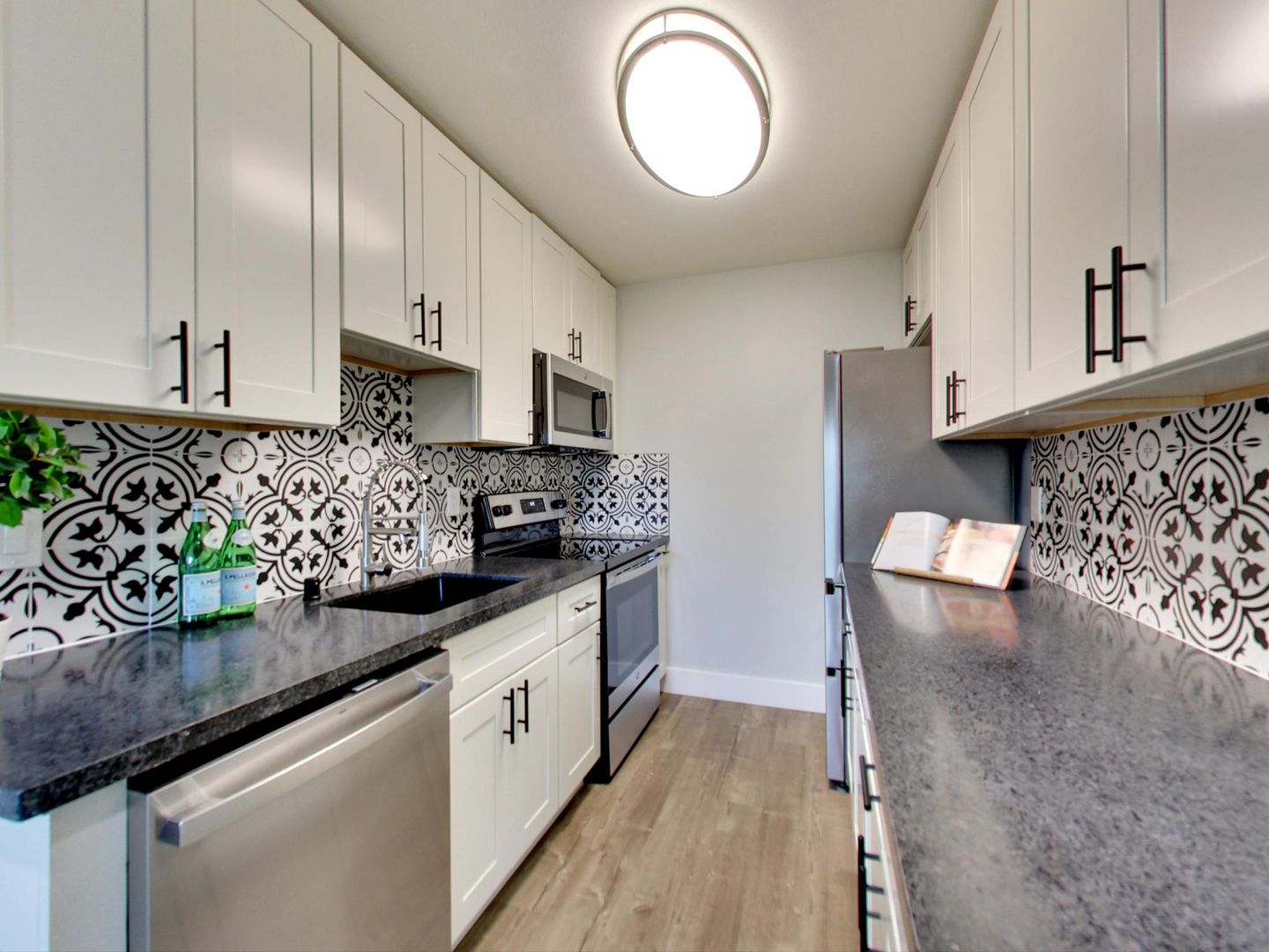 OAKLAND Apartment: 3142 FRUITVALE AVE