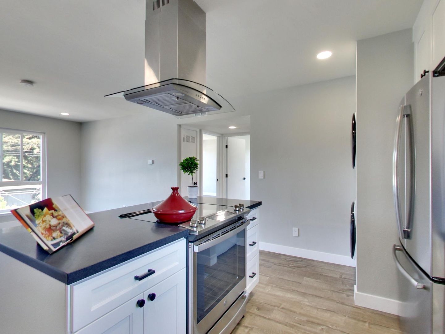 OAKLAND Apartment: 3720 FRUITVALE AVENUE