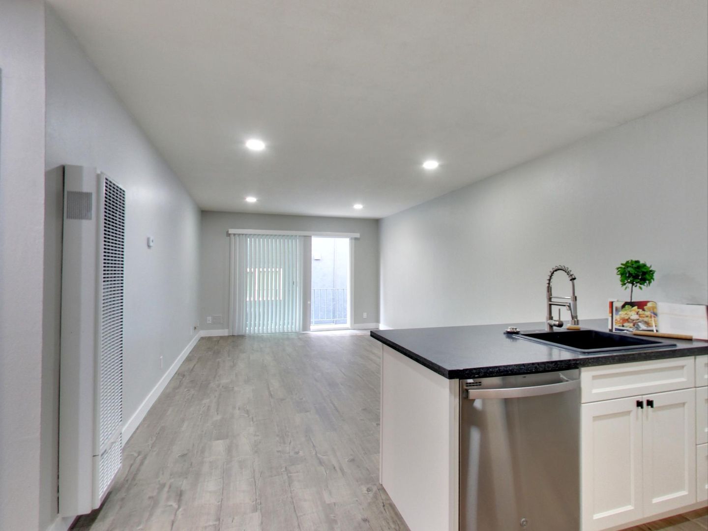 OAKLAND Apartment: 41 MOSS AVENUE
