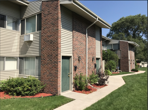 Relaxed living near Lake Michigan—where comfort, convenience, and quiet neighborhood charm come together. – photo 1