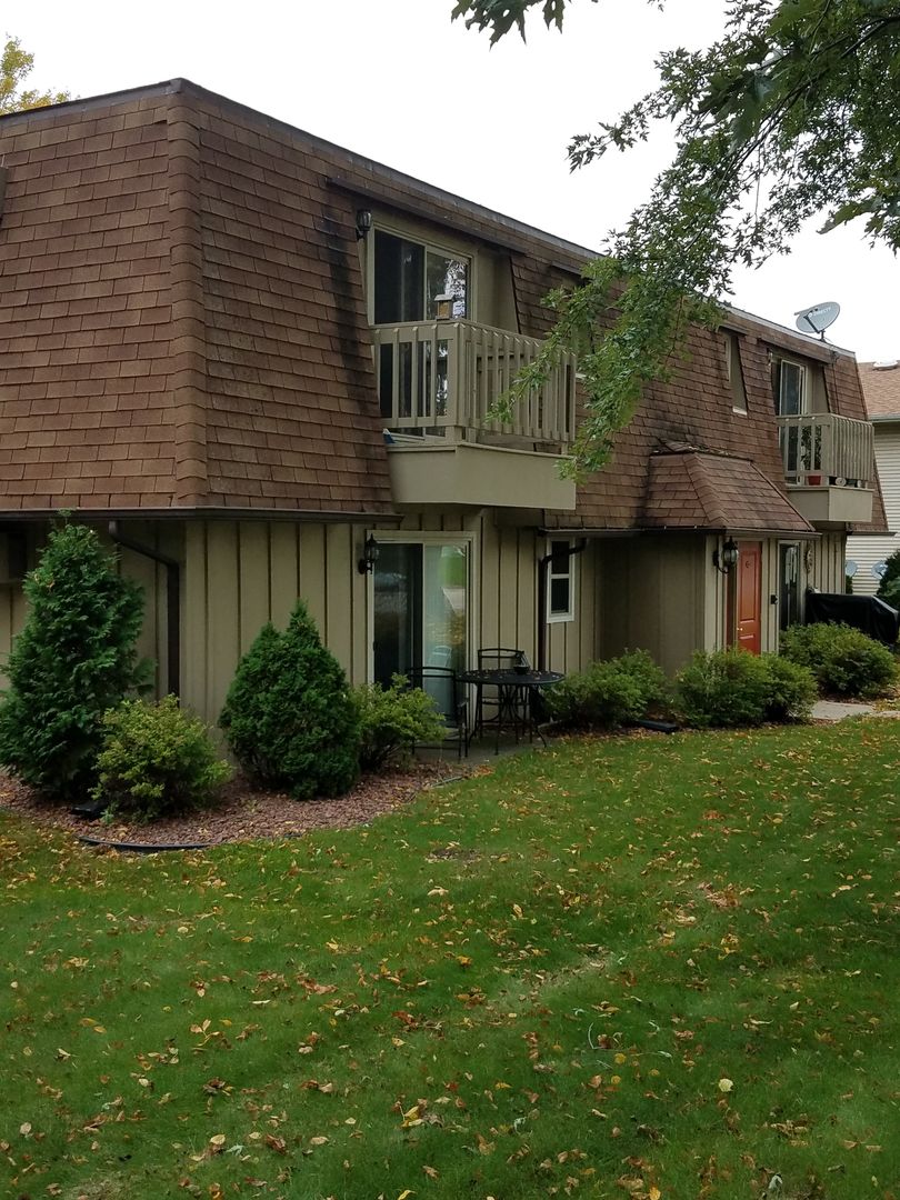 Beaver Dam Apartment: 100 Eilbes Avenue