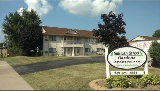 Spacious 2-bedroom apartments along the Fox River with private entrances, patios, and included utilities – photo 1