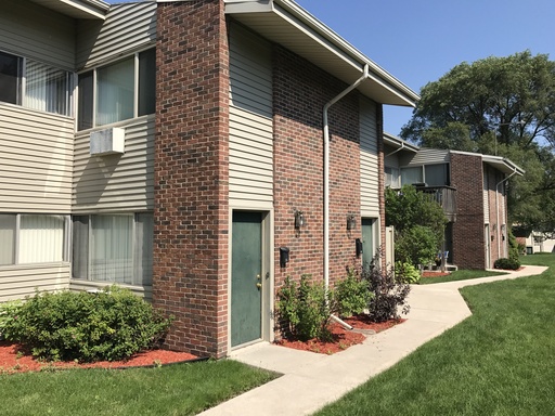 Relaxed living near Lake Michigan—where comfort, convenience, and quiet neighborhood charm come together. – photo 1