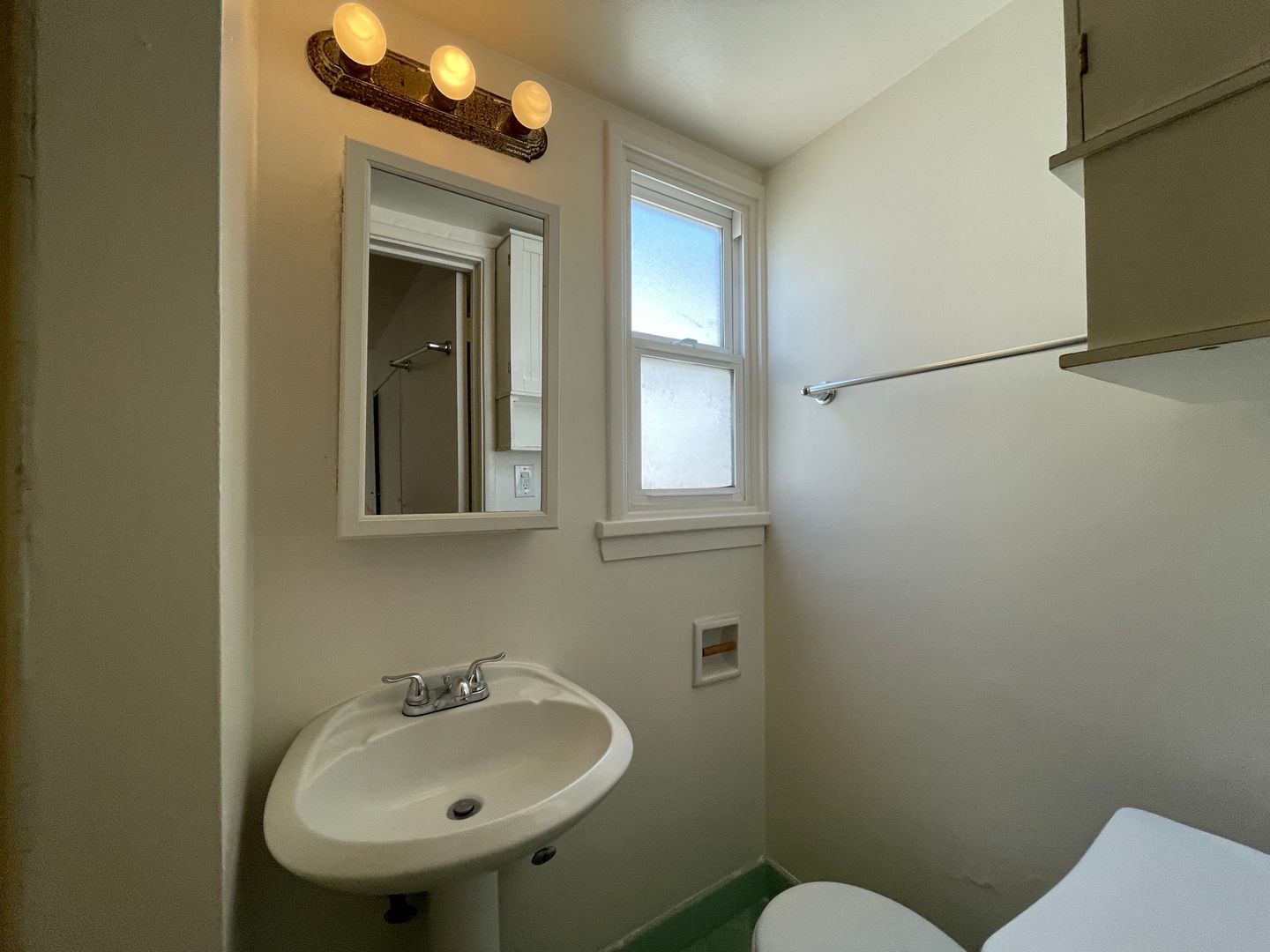 All properties are nonsmoking on the entire grounds. Cats are accepted