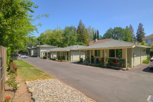 ARDEN / LOEHMANN'S PLAZA Two Bedroom in a Nice Country Setting!! 2519 Sierra Blvd – photo 1